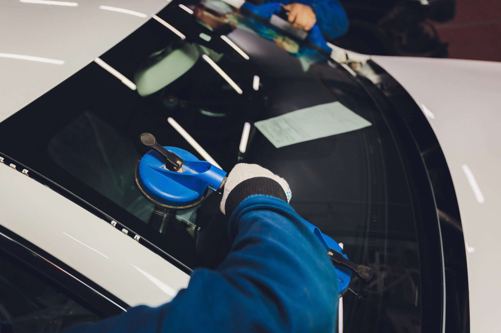 Replacing windshield in white car