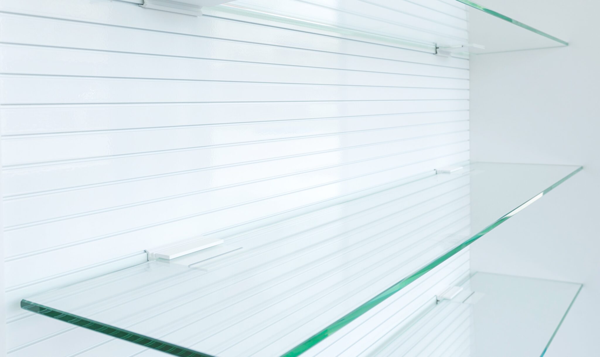 New glass shelving no items